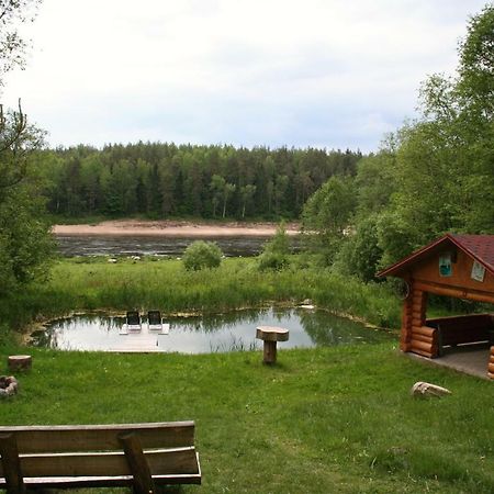 Nature Retreat "Upes Dizvietas" Kraslava Exterior photo