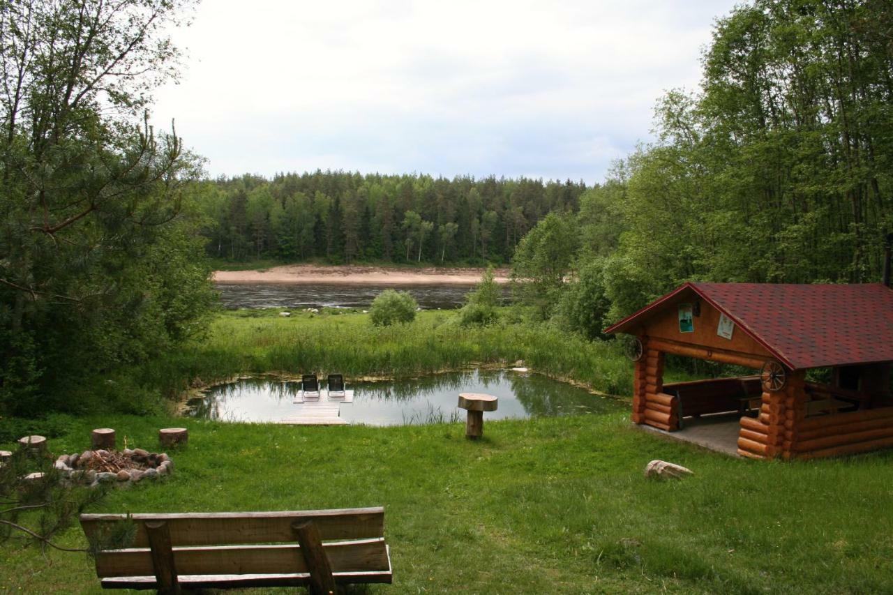 Nature Retreat "Upes Dizvietas" Kraslava Exterior photo